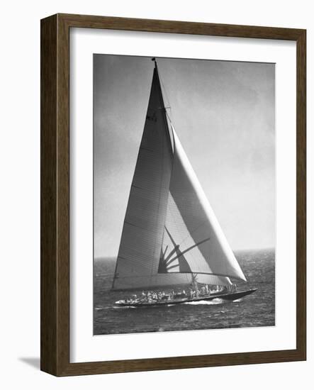 Endeavor II Losing America's Cup-Bettmann-Framed Photographic Print