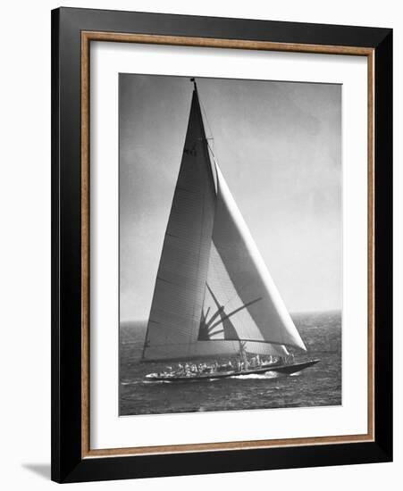 Endeavor II Losing America's Cup-Bettmann-Framed Photographic Print