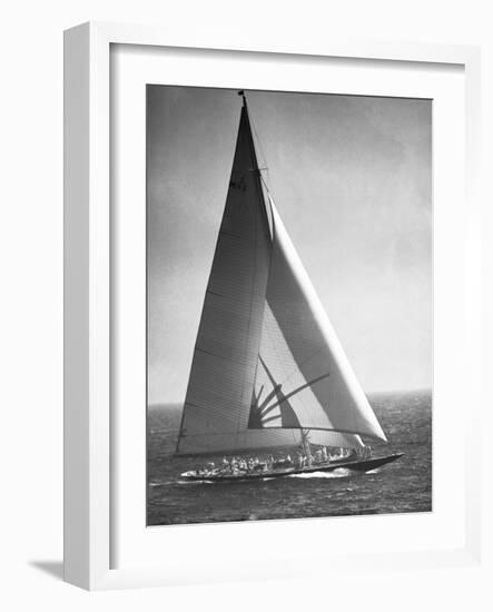 Endeavor II Losing America's Cup-Bettmann-Framed Photographic Print