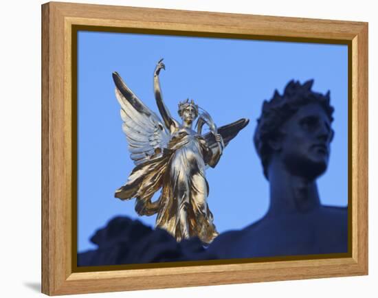 England, London, Buckingham Palace, Queen Victoria Memorial Statue, Peace and Victory Statue-Steve Vidler-Framed Premier Image Canvas