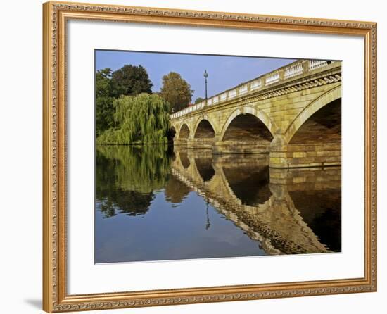 England, London, City of Westminster-Pamela Amedzro-Framed Photographic Print