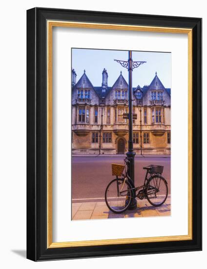 England, Oxfordshire, Oxford, Bicycle and High Street-Steve Vidler-Framed Photographic Print