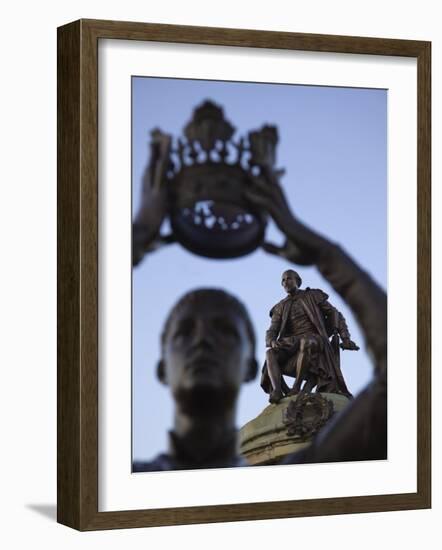 England, Warwickshire, Stratford Upon Avon, Shakespeare Statue-Steve Vidler-Framed Photographic Print