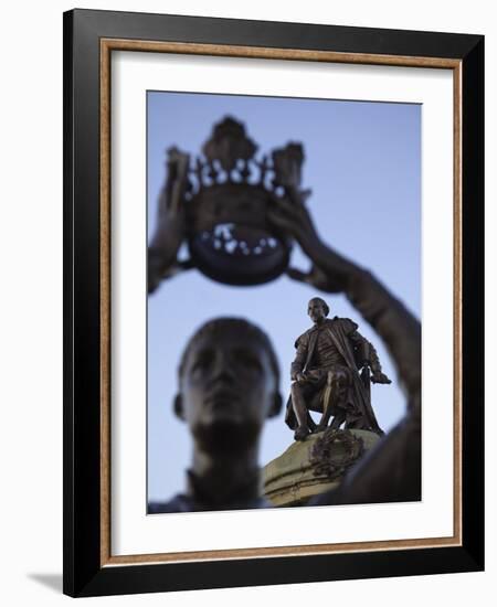 England, Warwickshire, Stratford Upon Avon, Shakespeare Statue-Steve Vidler-Framed Photographic Print