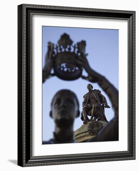 England, Warwickshire, Stratford Upon Avon, Shakespeare Statue-Steve Vidler-Framed Photographic Print
