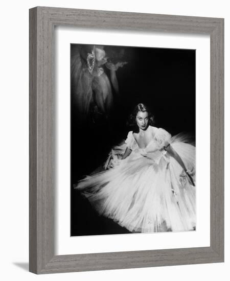 English Actress Vivien Leigh (1913-1967) in 1940-null-Framed Photo