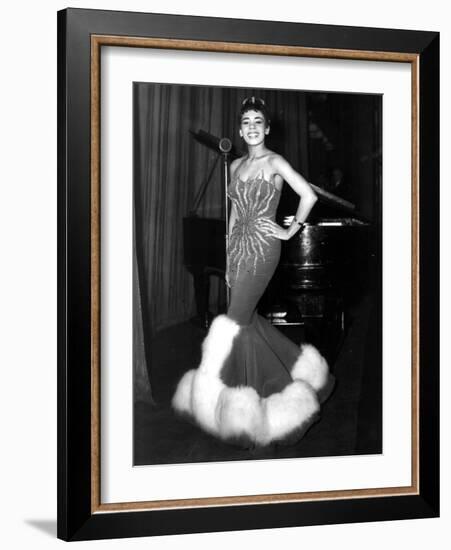 English Singer Shirley Bassey C. 1957-null-Framed Photo