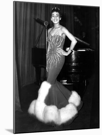 English Singer Shirley Bassey C. 1957-null-Mounted Photo
