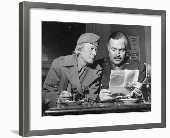 Ernest Hemingway and Janet Flanner-David Scherman-Framed Premium Photographic Print