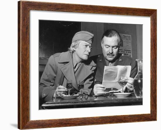 Ernest Hemingway and Janet Flanner-David Scherman-Framed Premium Photographic Print