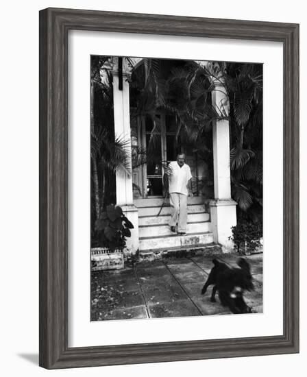 Ernest Hemingway-Alfred Eisenstaedt-Framed Premium Photographic Print