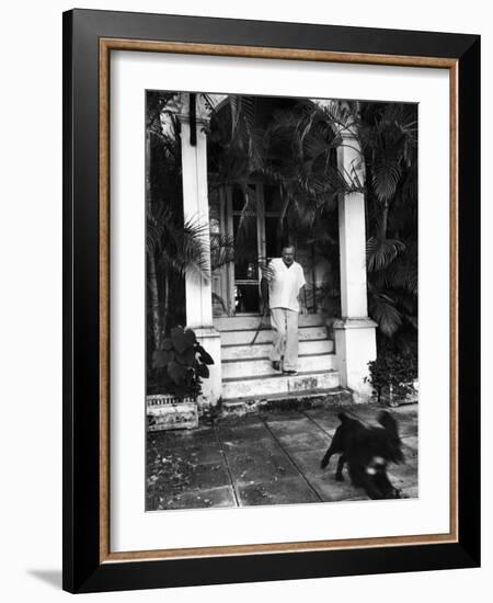 Ernest Hemingway-Alfred Eisenstaedt-Framed Premium Photographic Print