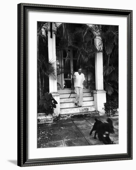 Ernest Hemingway-Alfred Eisenstaedt-Framed Premium Photographic Print