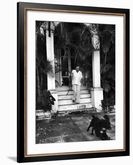 Ernest Hemingway-Alfred Eisenstaedt-Framed Premium Photographic Print