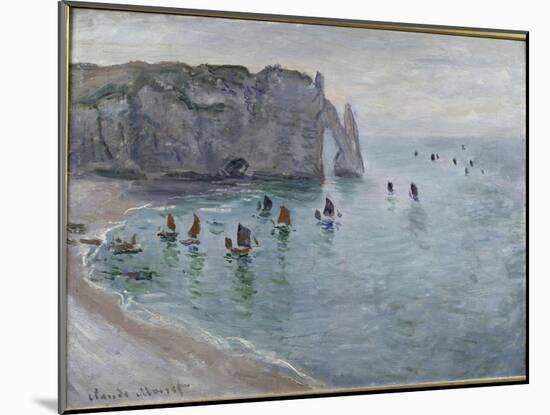 Etretat, la porte d'Aval : bateau de pêche sortant du port-Claude Monet-Mounted Giclee Print