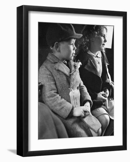 Evacuees Returning Home to London-Ian Smith-Framed Photographic Print