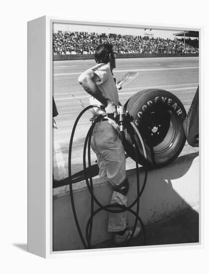 Expert Mechanic Waiting for a Car to Stop During the Daytona 500 Autorace-null-Framed Premier Image Canvas