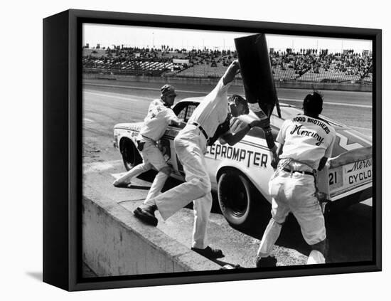 Expert Mechanics Making Repairs on a Car During the Daytona 500 Race-null-Framed Premier Image Canvas