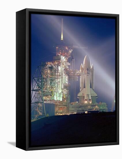 Exposition Nocturne De La Navette Spatiale Columbia Pour Sa 1Ere Mission Sts-1 Le 3 Mai 1981-null-Framed Stretched Canvas