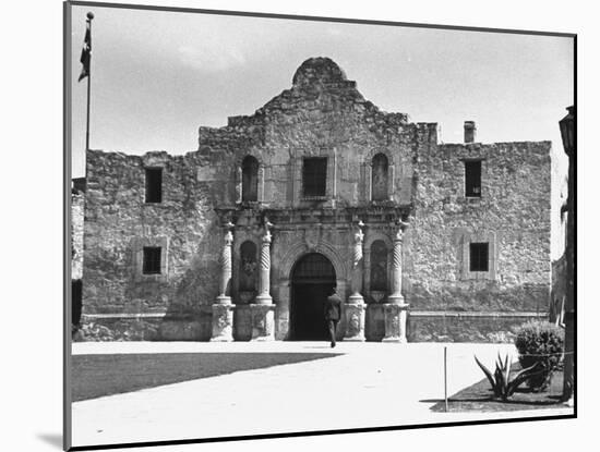 Exterior of the Alamo-Carl Mydans-Mounted Photographic Print