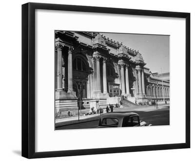 'Exterior of the Metropolitan Museum of Art' Photographic ...