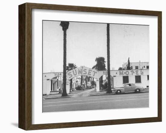 Exterior of the Sunset Motel-Nina Leen-Framed Photographic Print