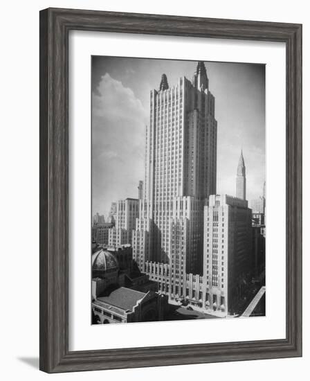 Exterior of Waldorf Astoria Hotel-Alfred Eisenstaedt-Framed Photographic Print