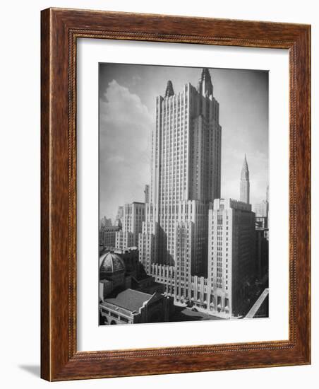 Exterior of Waldorf Astoria Hotel-Alfred Eisenstaedt-Framed Photographic Print