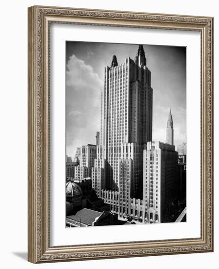 Exterior of Waldorf Astoria Hotel-Alfred Eisenstaedt-Framed Photographic Print