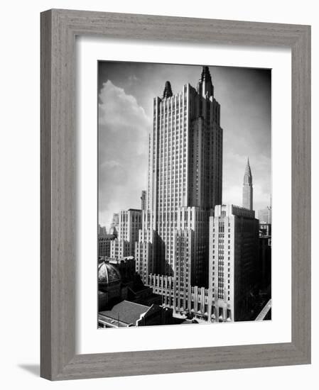 Exterior of Waldorf Astoria Hotel-Alfred Eisenstaedt-Framed Photographic Print