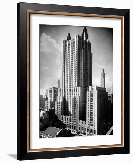 Exterior of Waldorf Astoria Hotel-Alfred Eisenstaedt-Framed Photographic Print