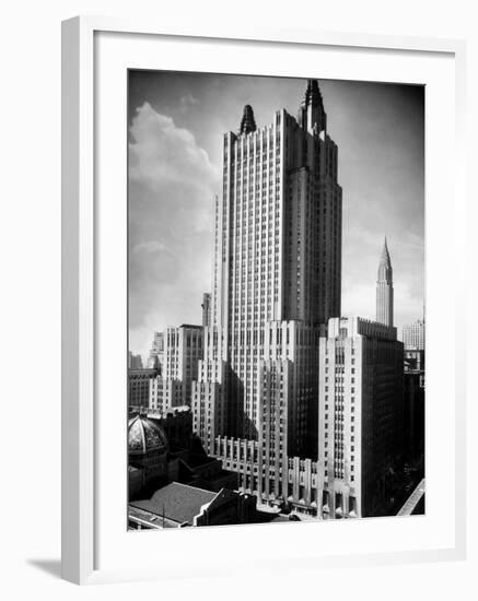 Exterior of Waldorf Astoria Hotel-Alfred Eisenstaedt-Framed Photographic Print