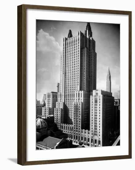 Exterior of Waldorf Astoria Hotel-Alfred Eisenstaedt-Framed Photographic Print