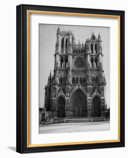 Exterior View of Amiens Cathedral-Nat Farbman-Framed Photographic Print