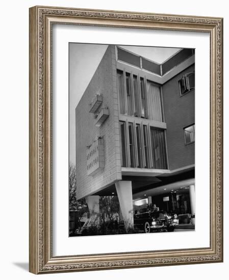 Exterior View of the Beverly Carlton Hotel-Allan Grant-Framed Photographic Print