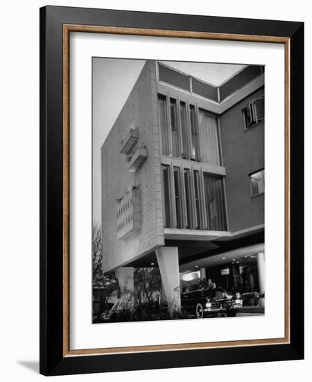 Exterior View of the Beverly Carlton Hotel-Allan Grant-Framed Photographic Print