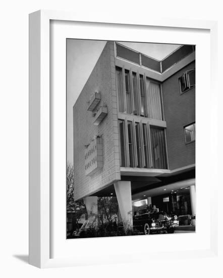 Exterior View of the Beverly Carlton Hotel-Allan Grant-Framed Photographic Print