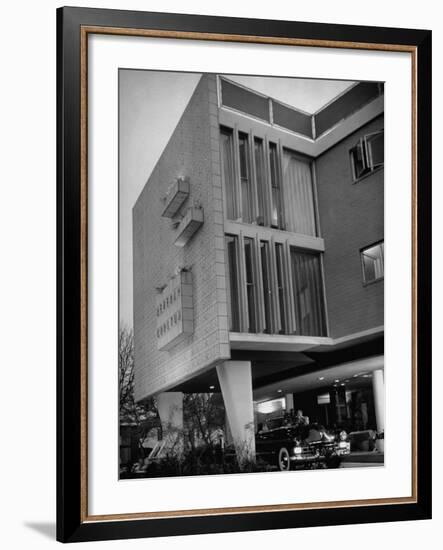 Exterior View of the Beverly Carlton Hotel-Allan Grant-Framed Photographic Print