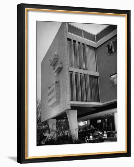 Exterior View of the Beverly Carlton Hotel-Allan Grant-Framed Photographic Print