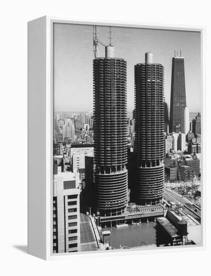 Exterior View of the Marina Towers Overlooking Chicago River-null-Framed Premier Image Canvas