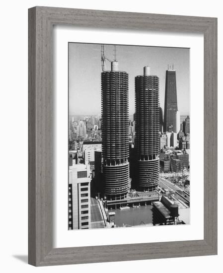 Exterior View of the Marina Towers Overlooking Chicago River-null-Framed Photographic Print