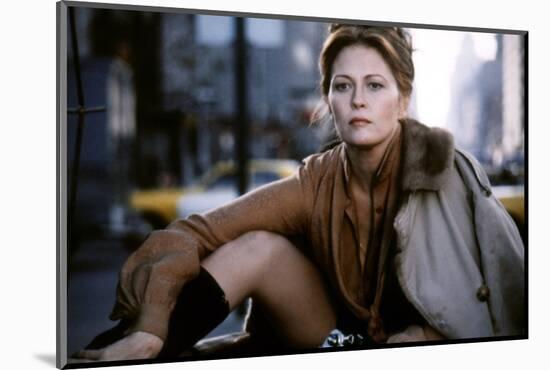 EYES OF LAURA MARS, 1978 directed by IRVIN KERSHNER Faye Dunaway (photo)-null-Mounted Photo