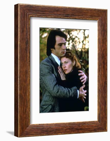 EYES OF LAURA MARS, 1978 directed by IRVIN KERSHNER Tommy Lee Jones and Faye Dunaway (photo)-null-Framed Photo