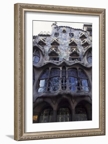 Facade of Batllo House, 1907-Antonio Gaudi-Framed Giclee Print