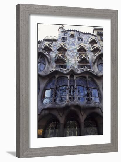 Facade of Batllo House, 1907-Antonio Gaudi-Framed Giclee Print