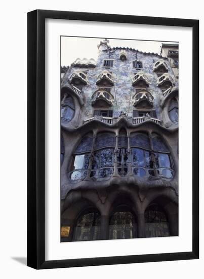 Facade of Batllo House, 1907-Antonio Gaudi-Framed Giclee Print