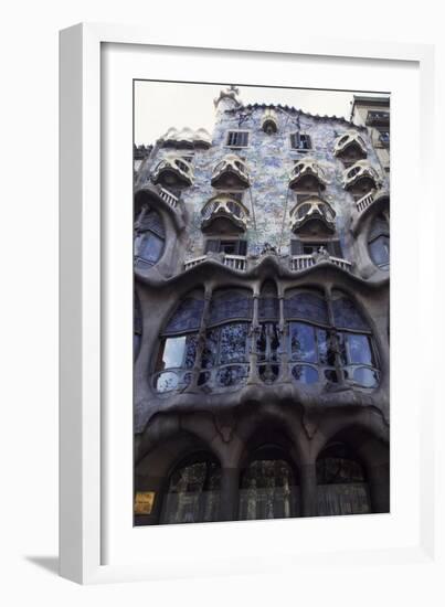 Facade of Batllo House, 1907-Antonio Gaudi-Framed Giclee Print