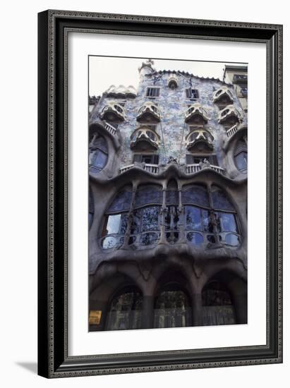 Facade of Batllo House, 1907-Antonio Gaudi-Framed Giclee Print