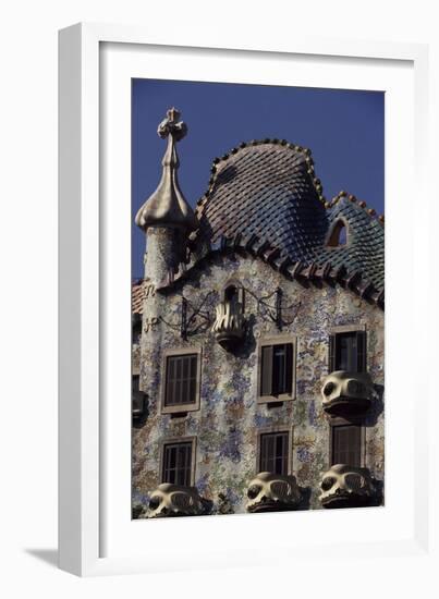 Facade of Batllo House, 1907-Antonio Gaudi-Framed Giclee Print