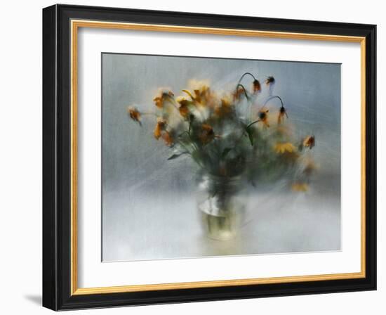 fading bouquet-Ala Pneuma-Framed Photographic Print